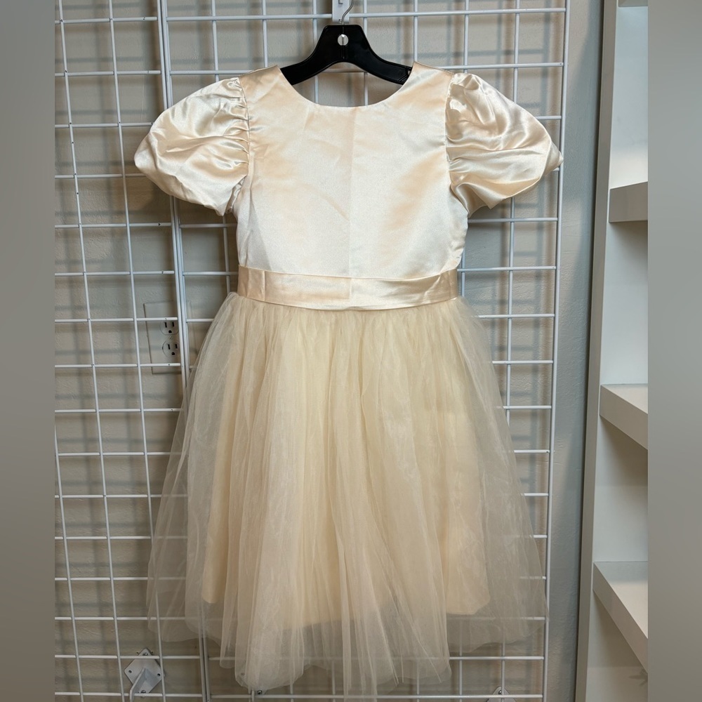 Lavetir Gorgeous Puff Sleeve Tulle Flower Girl Dress Size 12